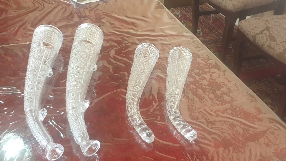 Хрусталлар сотилади.