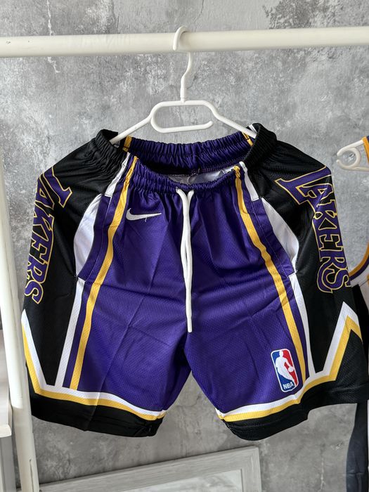 Compleu baschet Lakers Bulls Jordan mov