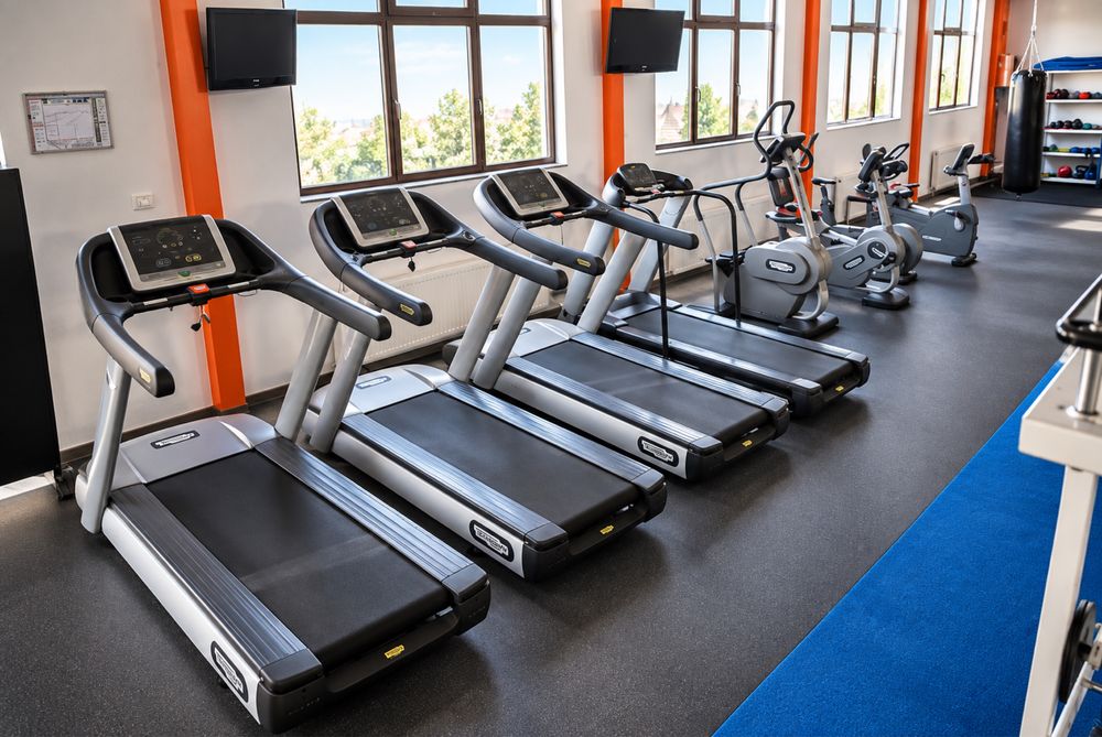 Aparate fitness profesionale - Technogym – sală completă, totul inclus