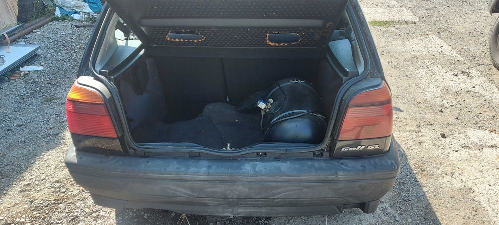 продавам фолксваген голф 1.4 газ/бензин