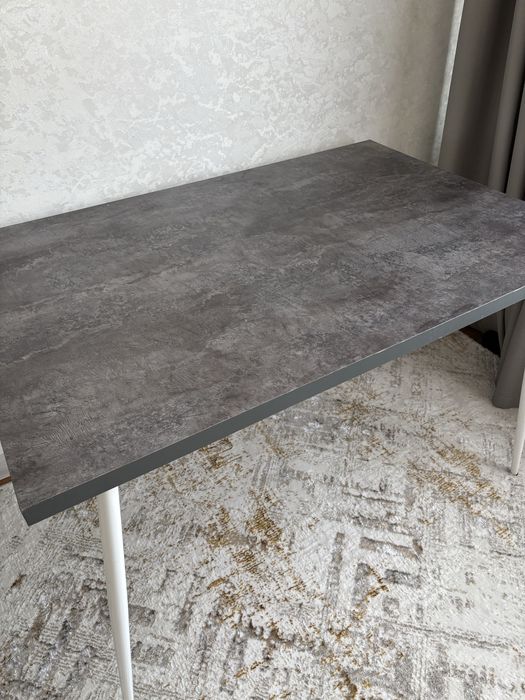 Кухонный стол,қолданылмаған