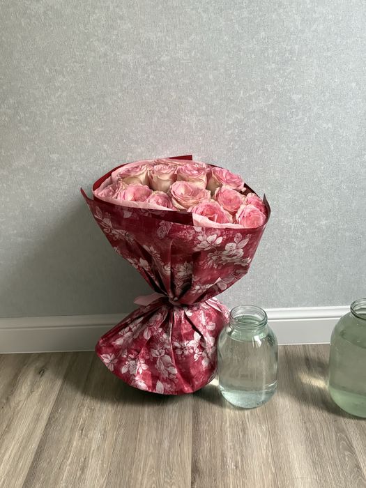 Цветы свежие принесли вчера