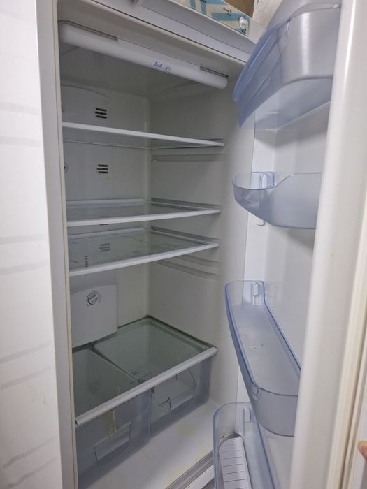 Продаю Холодильник Indesit
