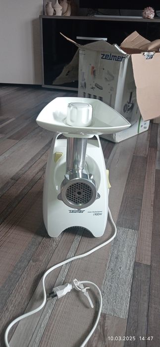 Mașină electrică de tocat carne Zelmmer