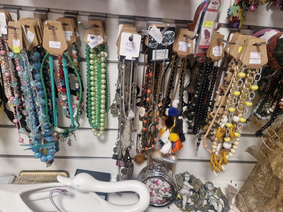 Естествени перли и други бижута