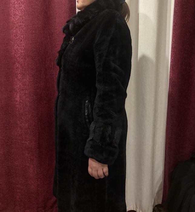 Продам женскую шубу мутон