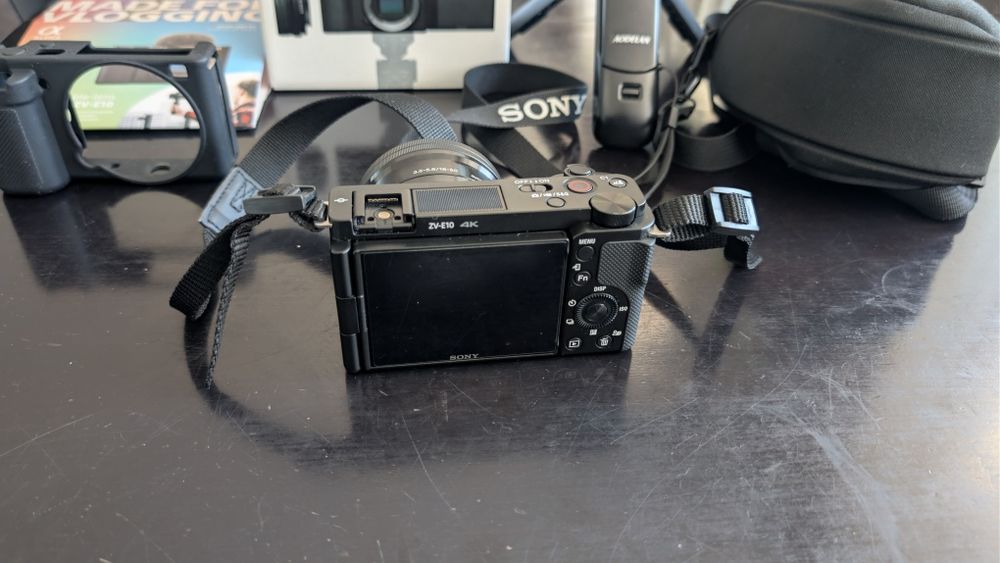 Фотоапарат Sony ZV-E10