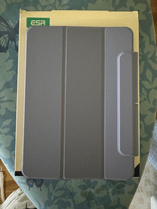 Husa iPad 11 Magnetic Trifold