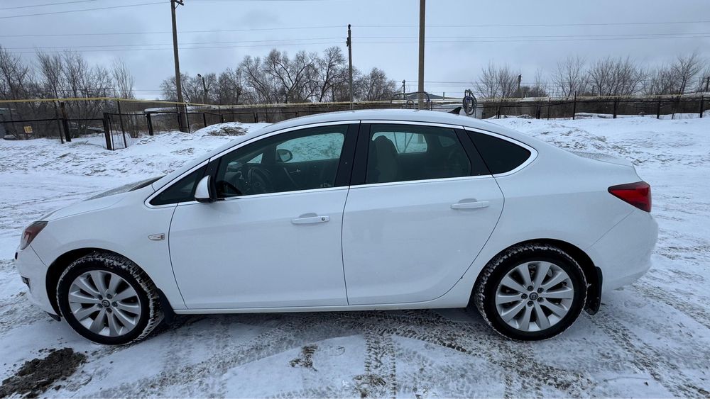 Продам опель астра j