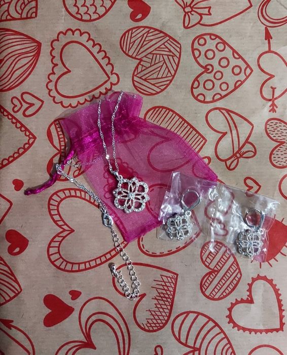 "Подарок девушке"