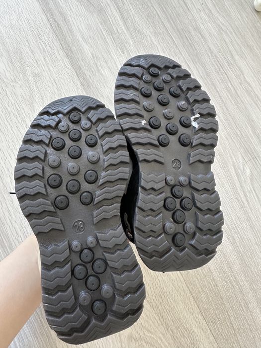 Продам новые ботинки