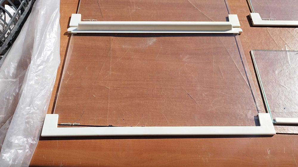 Стъклени рафтове за хладилник 2+1бр 47,5 /30,5см safety glass и решетка