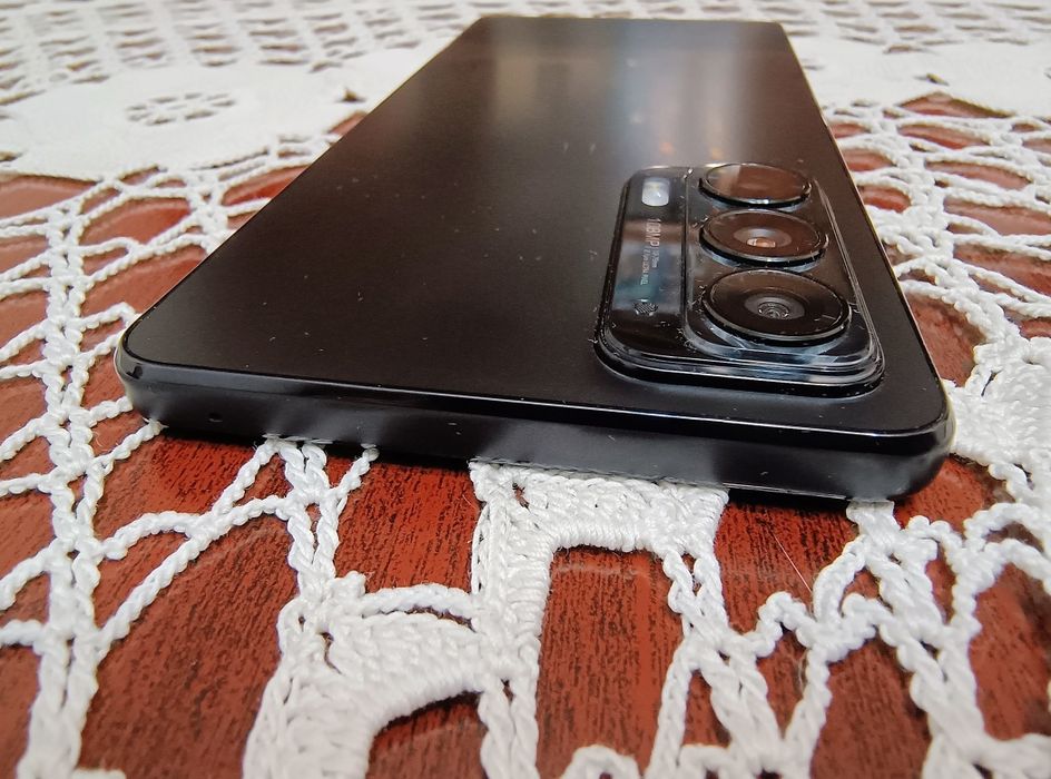 Motorola Edge 20 като нов 128 ром /8 рам и 128 мп камера