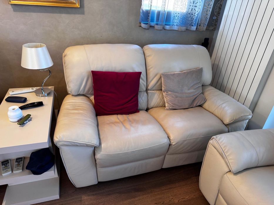 Vand set de canapele de piele,se intind electric.