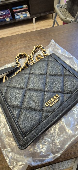 Дамска чанта GUESS