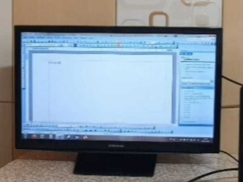 Monitor LED Samsung 24" (61 cm) cu smart TV