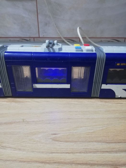 Vând metrou jucărie