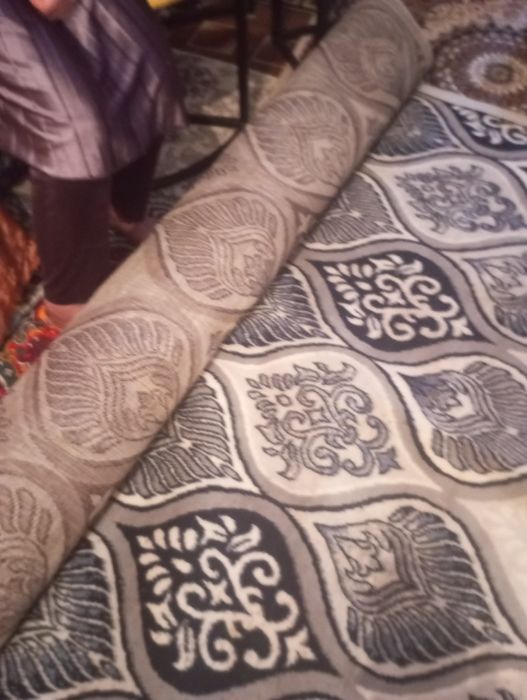 Гилам сотилади.размери 6 * 2.5м  ишлатилган.аммо сифати яхши.и