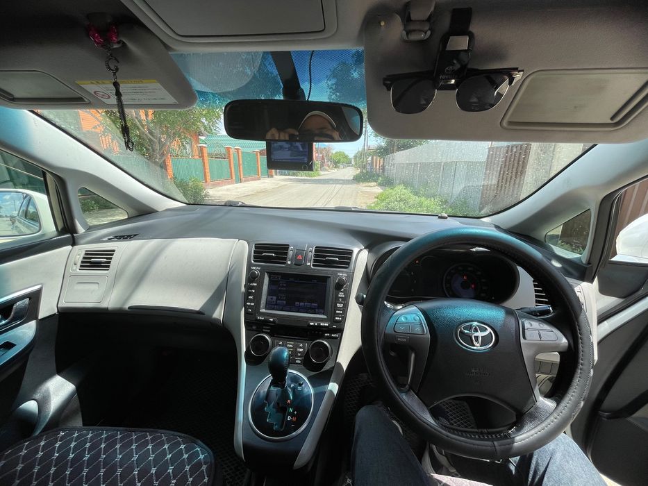 Продам Toyota Mark zio 2010 года