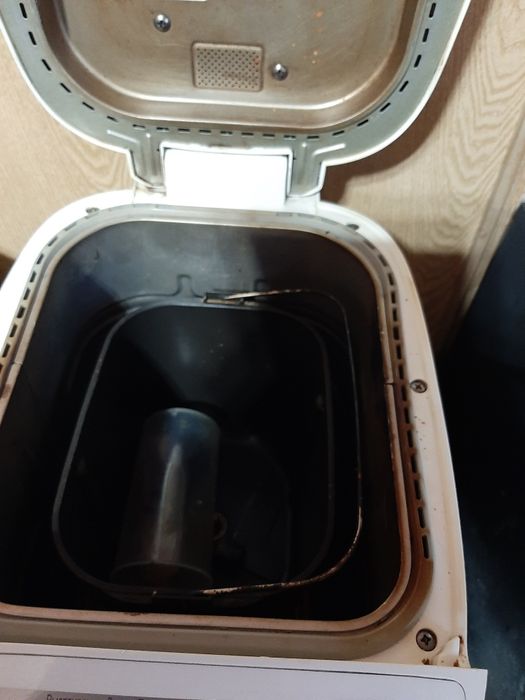 Продам хлебопечку.