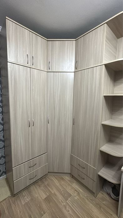 Угловой шкаф срочно