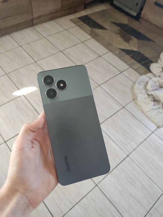 Продам телефон Realme