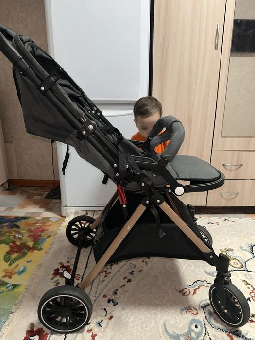 Коляска почти новая