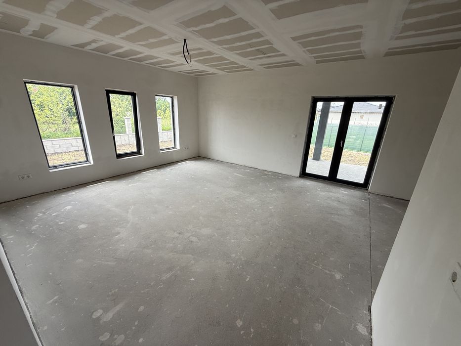 Ofer spre vanzare Casa stil Mediteranean in Lazuri