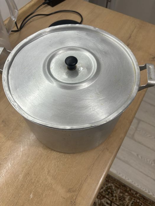 Продам кастрюля 5л -2000т