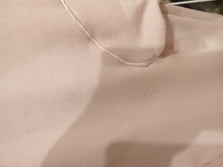 Ватиран розов  екип с мечета 8-9 г.- 16 евро.