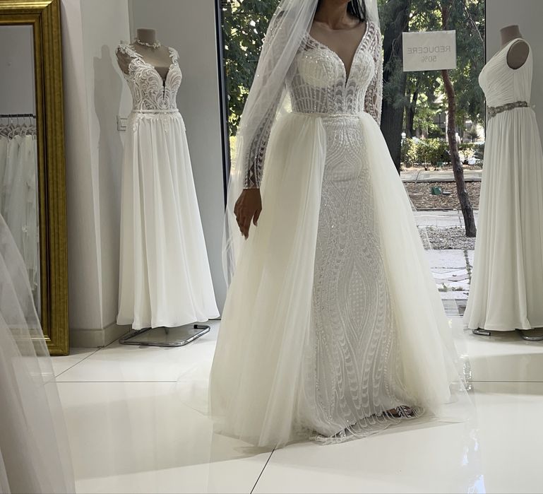 Rochie mireasa,  fete inalte, 1.8 inaltime, marimea M-L, este pe corset ascuns