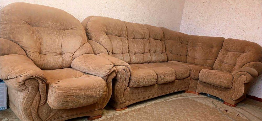 Продам угловой диван -кровать + кресло