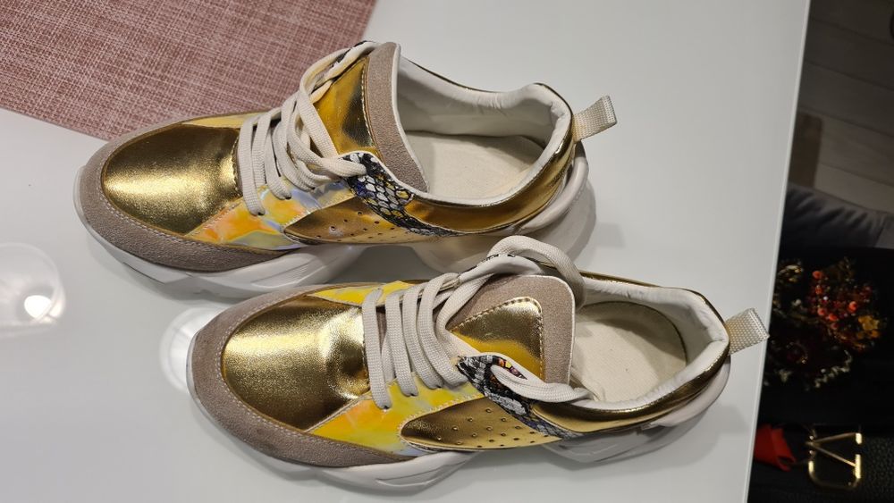 Златни маратонки