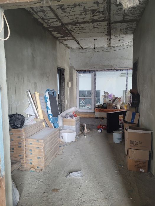 Продам коттедж в черновой отделке с стройматериалом