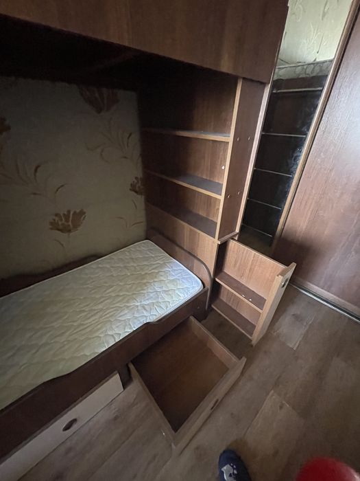 Двухъярусная кровать