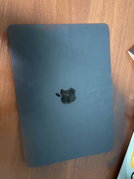 MacBook Air m2 8/256