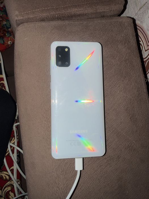 Samsung A31 телефон