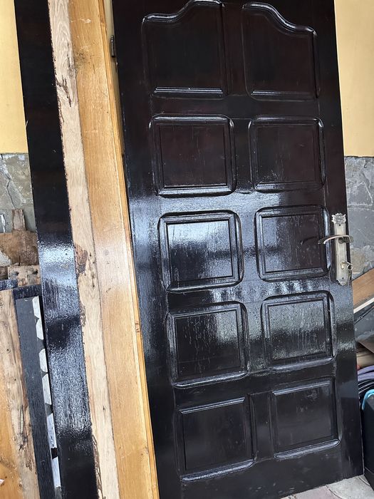 Ușă din stejar masiv, model cu panouri, lac lucios, stare excelentă