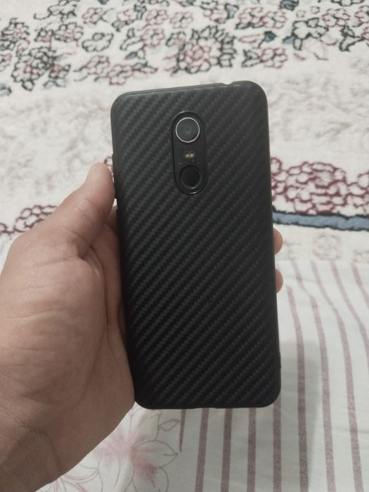 Arzon telefon sotiladi