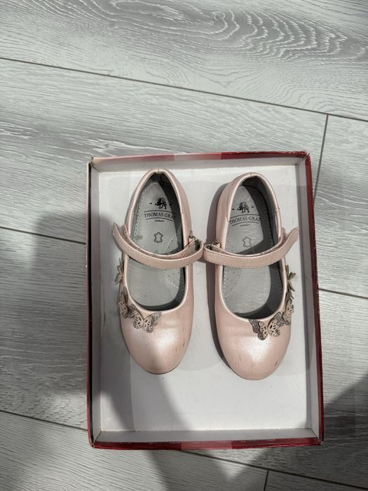 Продам туфли девичковые