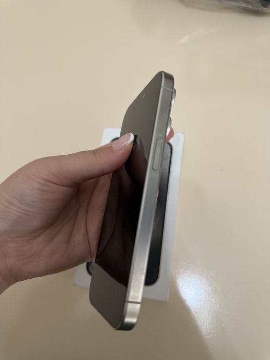 Iphone 15 pro White