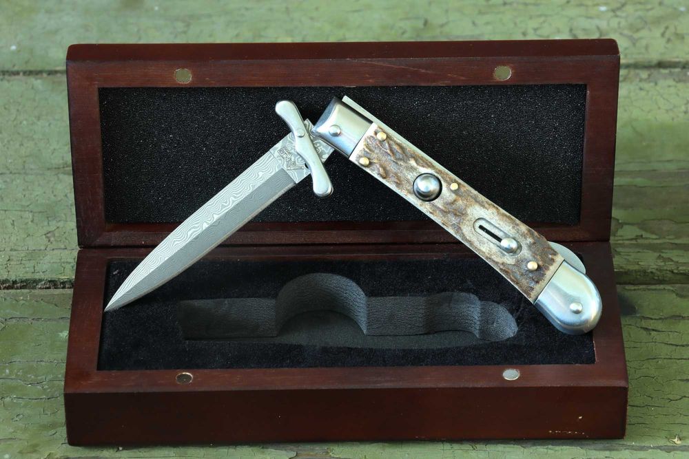 Briceag automat Swinguard AKC otel damasc , maner corn de cerb