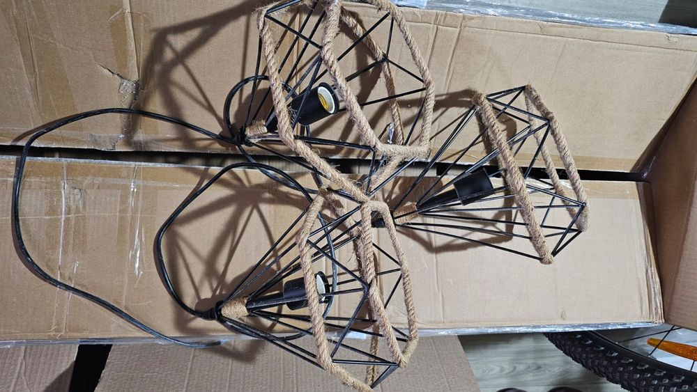 Продам люстры  разные