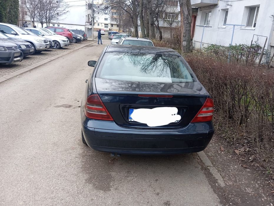 Vând Mercedes-Benz C-Class W203,