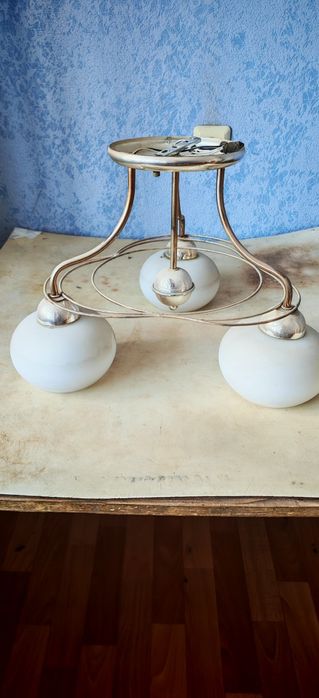 Люстра трех рожковая