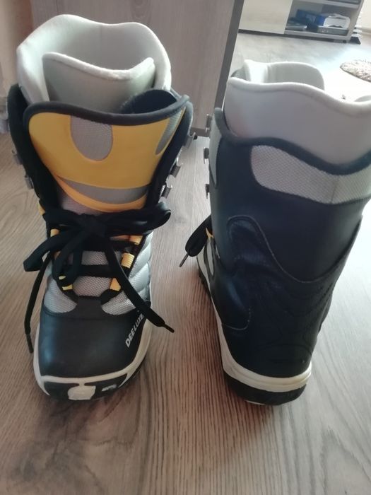 Boots mar. 26/ adică 38-39, aproape noi.