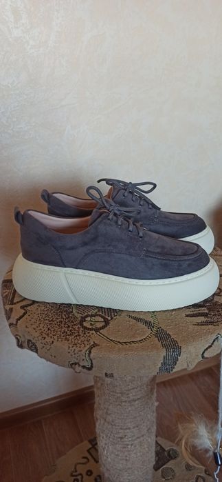 Продам лоферы женские