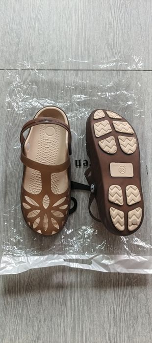 Продам новые босоножки для пляжа и бассейна