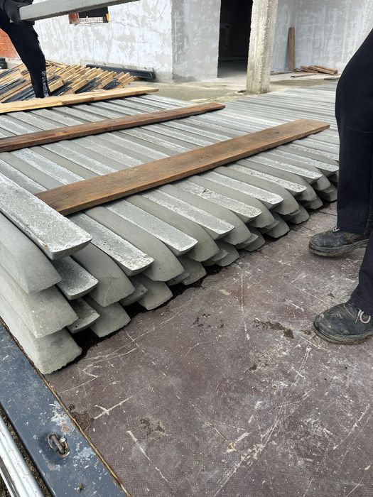 Stâlpi vie / livezi / garduri/ beton