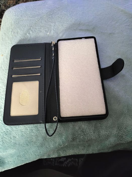 Husă telefon s25 ultra Nouă